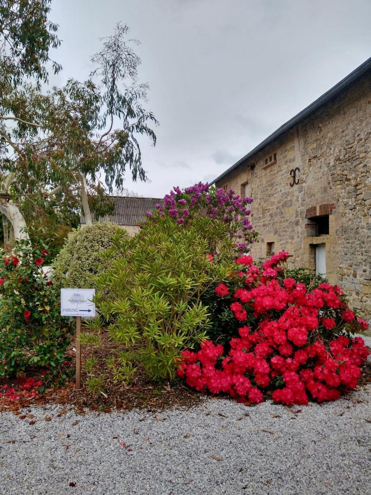 Maison du Terroir: Chambres Privées avec Petit-Déjeuner Artisanal Vierville-sur-Mer Exterior photo